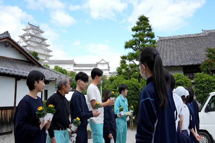 Part65「姫路城 花の植え替え」の写真