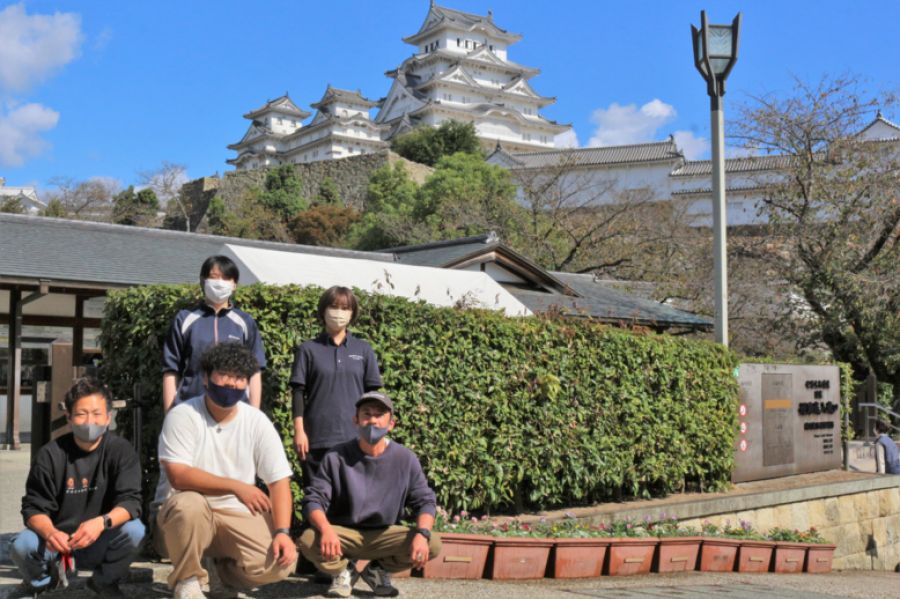 姫路城の花の植え替えを行いましたの写真